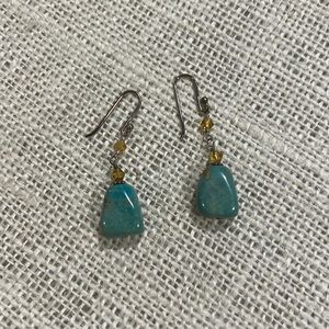 Silpada earrings. Matching necklace sold sep. Used to sell.used as display🌸